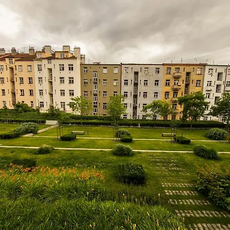 Apartment Korunni Dvur 130M2, 2 Free Parkings Prague Exterior photo