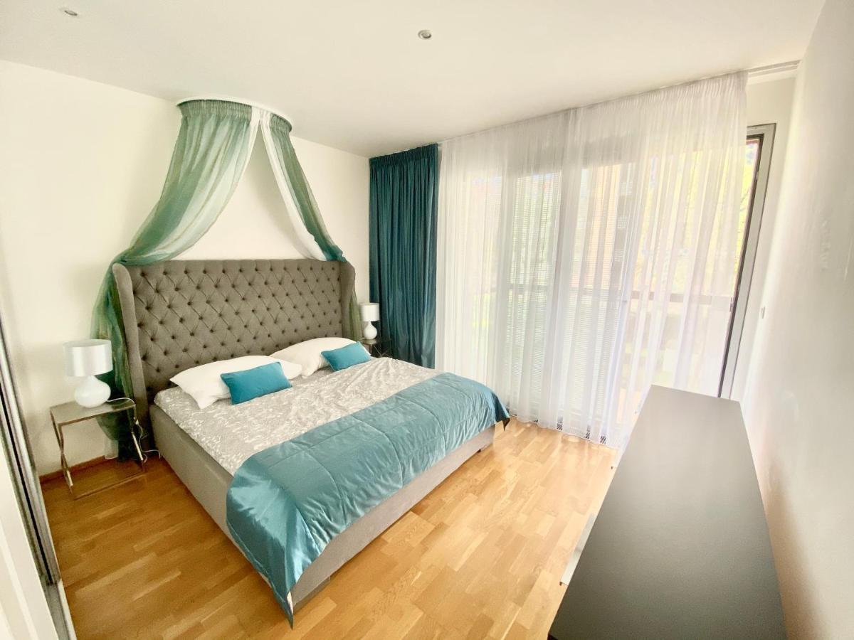Apartmán Korunni Dvur 130m2, 2 Free Parkings *
