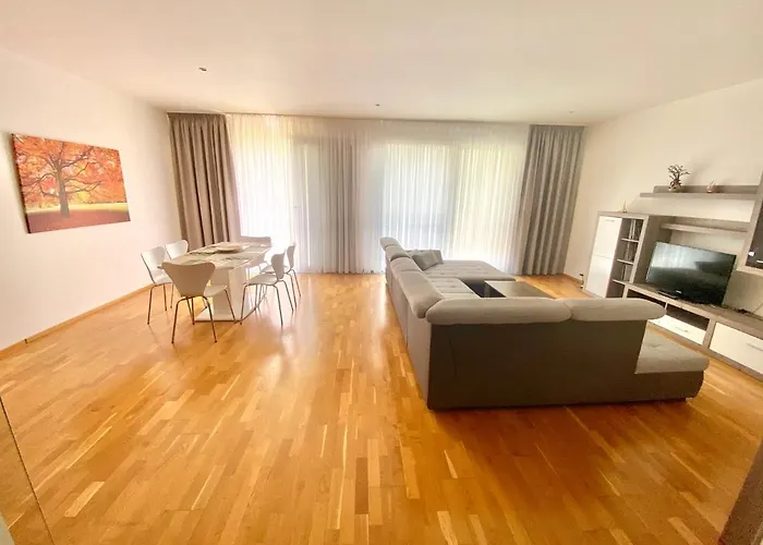 Apartment Korunni Dvur 130M2, 2 Free Parkings