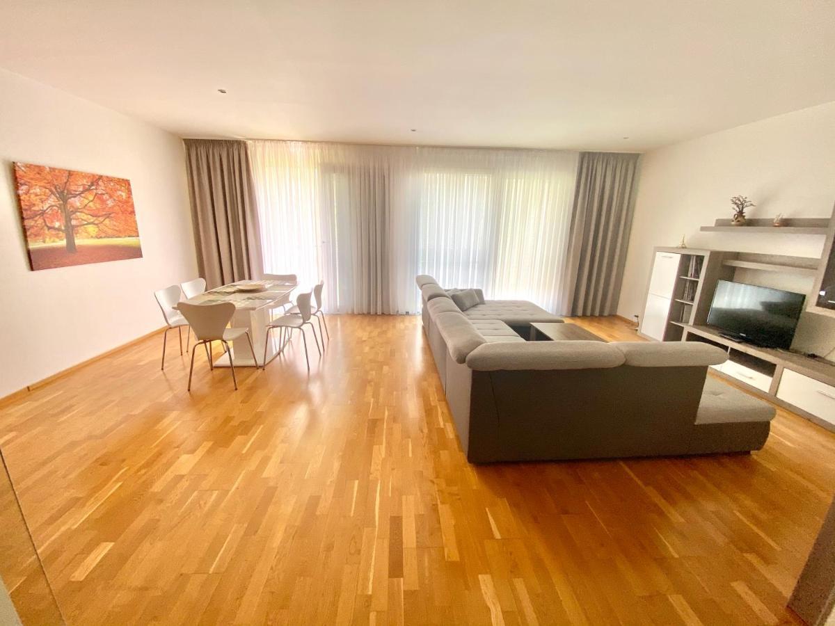Korunni Dvur 130m2, 2 Free Parkings Appartement *